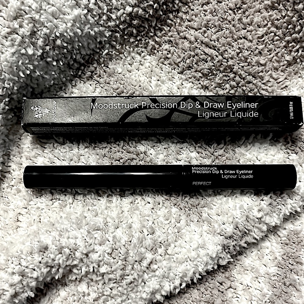 BNIB (only taken out to take photos) Younique Precision Dip & Draw Eyeliner
